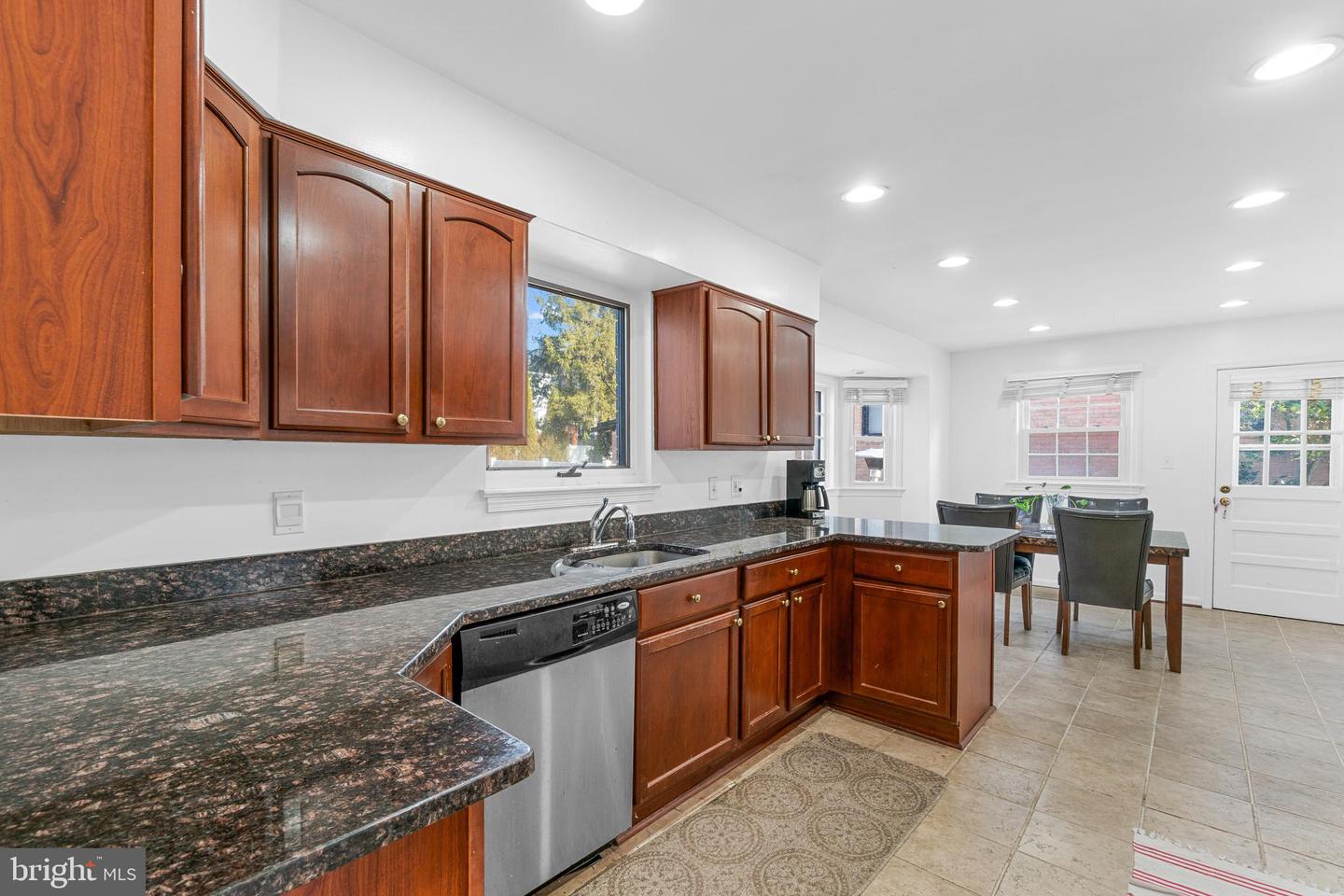 5517 Huntington Pkwy, Bethesda, MD 20814 photo