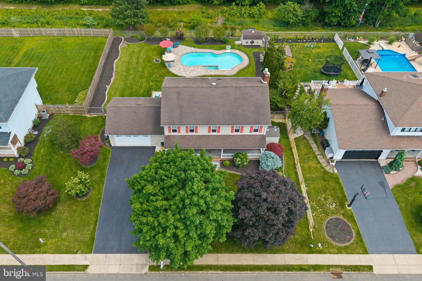 93 Peter Rafferty Dr, Hampton, NJ 08690