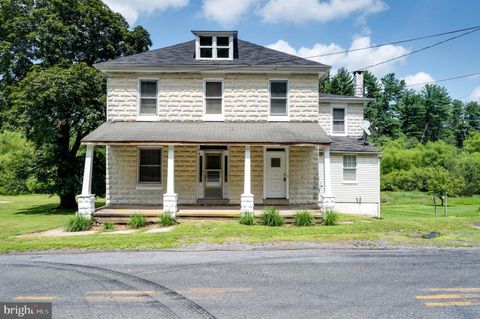 Single Family Residence in Bechtelsville PA 99 Race STREET.jpg