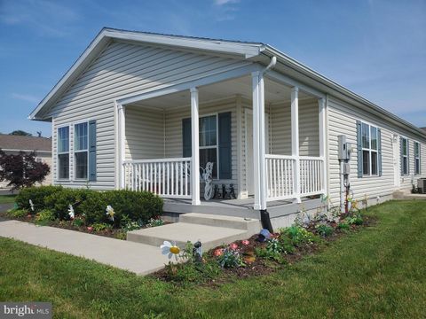 Single Family Residence in Bechtelsville PA 5 Bunting COURT.jpg