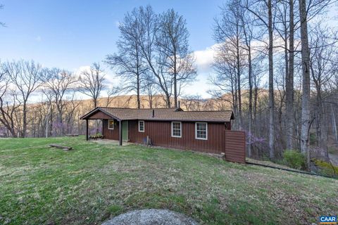 Single Family Residence in Stanardsville VA 407 Windy Knoll Ln.jpg