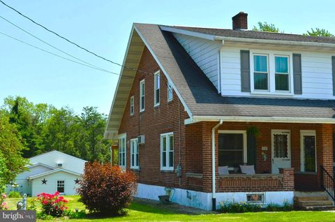 Single Family Residence in Bechtelsville PA 1702 S Main STREET.jpg
