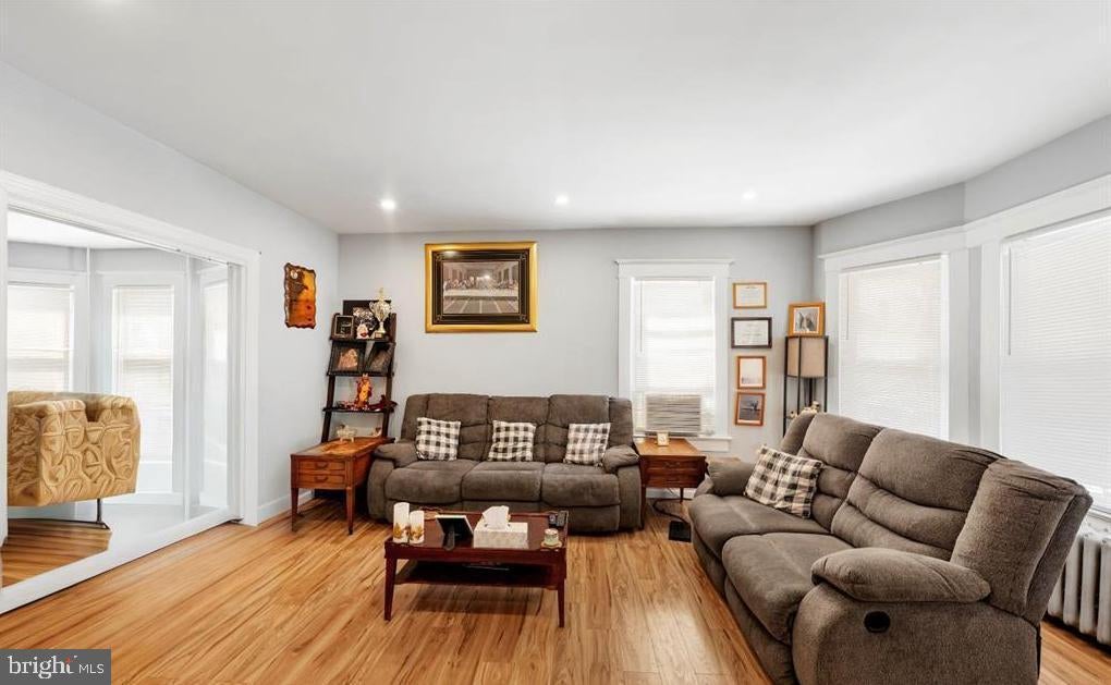 28 Oak Ln, Trenton, NJ 08618 photo