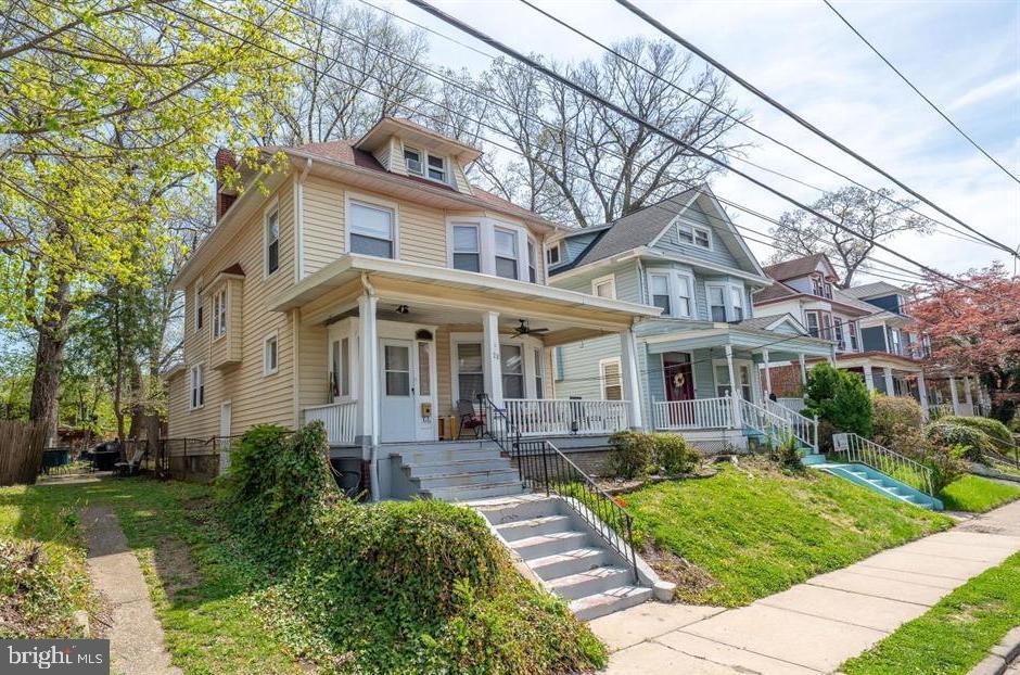 28 Oak Ln, Trenton, NJ 08618