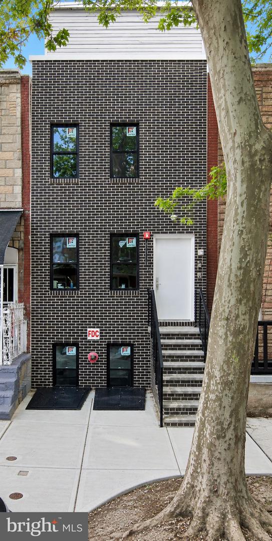 917 43rd St, Philadelphia, PA 19104