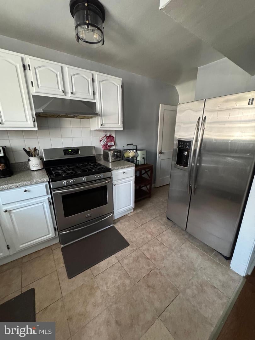 2526 S Bellford St, Philadelphia, PA 19153 photo