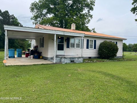 Single Family Residence in Richlands NC 2932 Catherine Lake Road.jpg
