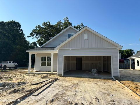 Single Family Residence in Burgaw NC 301 W Satchwell Street.jpg