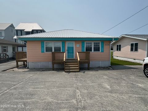 Single Family Residence in Surf City NC 324 N Topsail Drive.jpg