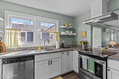 Single Family Residence in Carolina Beach NC 208 Hamlet Avenue 5.jpg