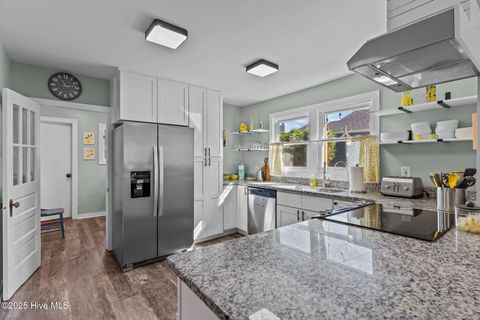 Single Family Residence in Carolina Beach NC 208 Hamlet Avenue 6.jpg