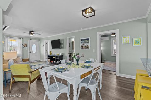 Single Family Residence in Carolina Beach NC 208 Hamlet Avenue 17.jpg