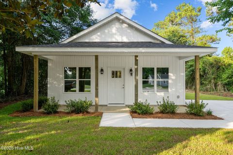 Single Family Residence in Burgaw NC 603 W Hayes Street.jpg