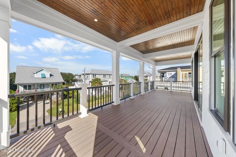 Single Family Residence in Carolina Beach NC 1405 Pinfish Lane 7.jpg