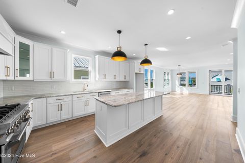 Single Family Residence in Carolina Beach NC 1405 Pinfish Lane 15.jpg