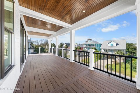 Single Family Residence in Carolina Beach NC 1405 Pinfish Lane 8.jpg