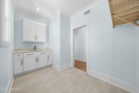 Single Family Residence in Carolina Beach NC 1405 Pinfish Lane 25.jpg