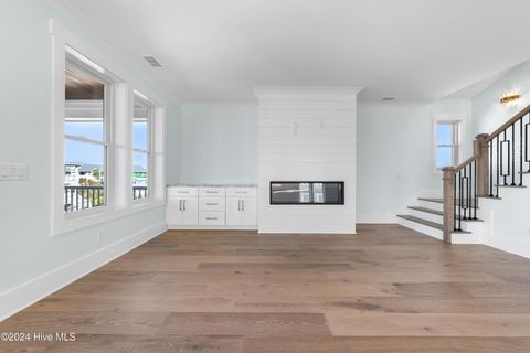 Single Family Residence in Carolina Beach NC 1405 Pinfish Lane 11.jpg