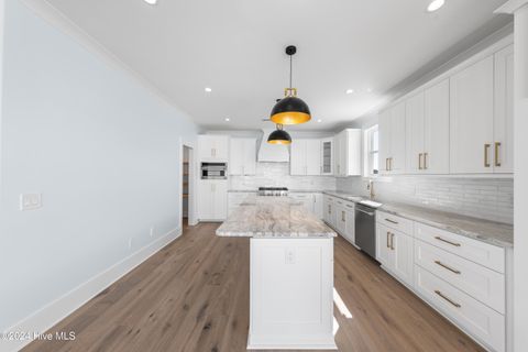 Single Family Residence in Carolina Beach NC 1405 Pinfish Lane 12.jpg