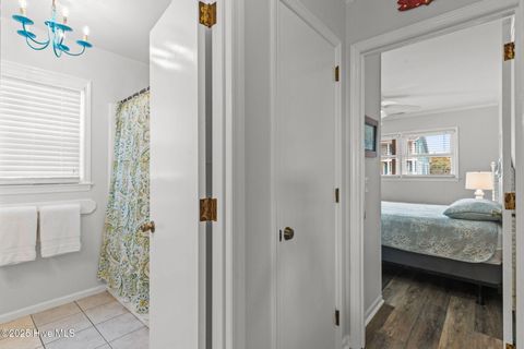 Single Family Residence in Holden Beach NC 1081 Ocean Boulevard 24.jpg