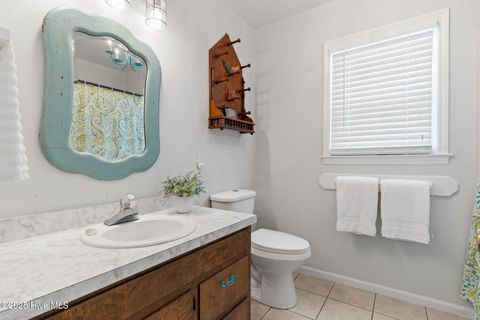 Single Family Residence in Holden Beach NC 1081 Ocean Boulevard 23.jpg