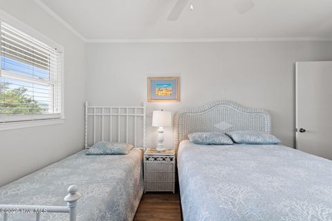 Single Family Residence in Holden Beach NC 1081 Ocean Boulevard 28.jpg