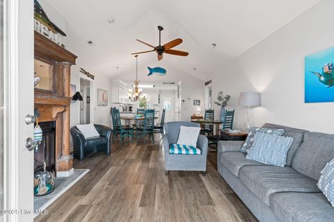 Single Family Residence in Holden Beach NC 1081 Ocean Boulevard 10.jpg