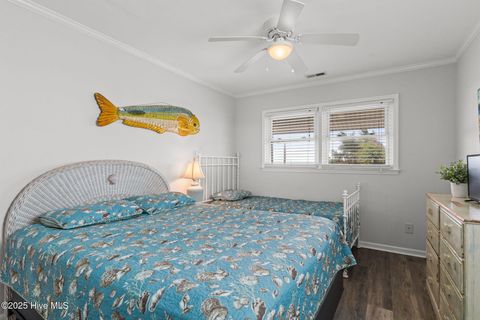 Single Family Residence in Holden Beach NC 1081 Ocean Boulevard 20.jpg