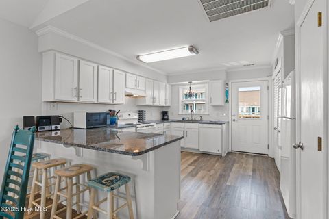 Single Family Residence in Holden Beach NC 1081 Ocean Boulevard 14.jpg
