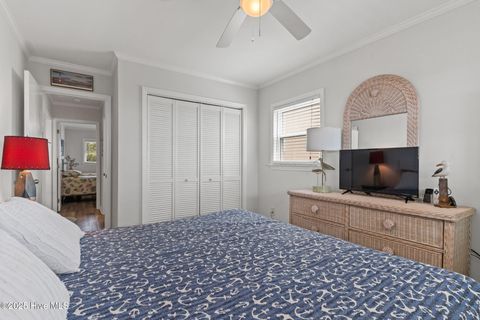 Single Family Residence in Holden Beach NC 1081 Ocean Boulevard 29.jpg