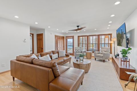 Single Family Residence in Holden Beach NC 118 Lions Paw Street 24.jpg