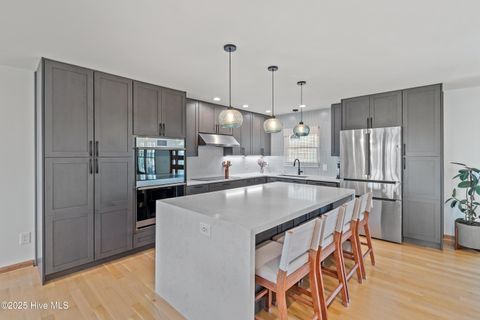 Single Family Residence in Holden Beach NC 118 Lions Paw Street 17.jpg