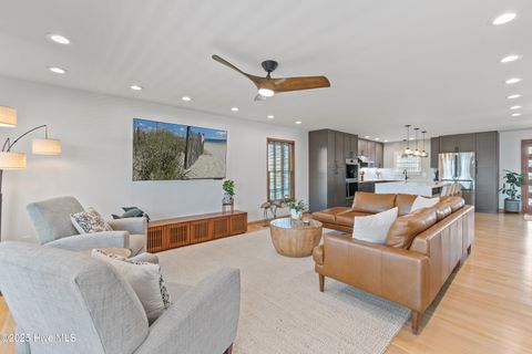Single Family Residence in Holden Beach NC 118 Lions Paw Street 28.jpg