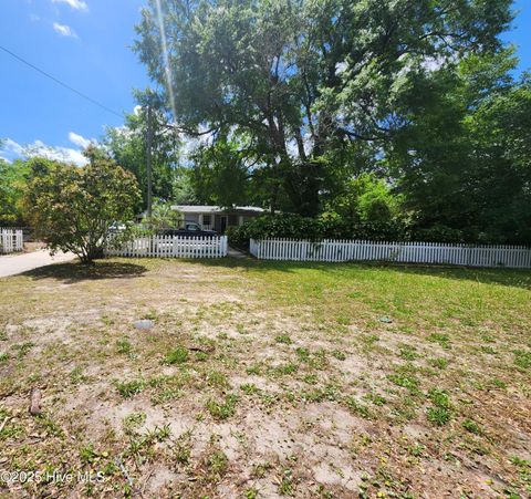 Single Family Residence in Wilmington NC 210 Rutledge Drive.jpg