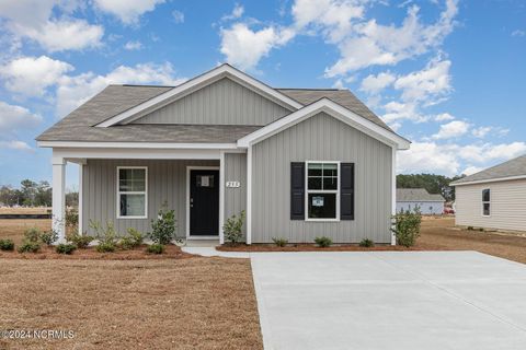 Single Family Residence in Tabor City NC 204 Cambridge Drive.jpg