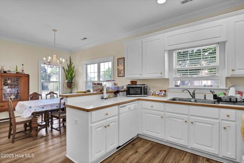 Single Family Residence in Carolina Beach NC 402 Bay Court 11.jpg