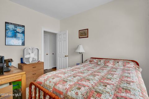 Single Family Residence in Carolina Beach NC 402 Bay Court 19.jpg