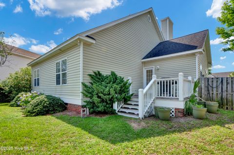 Single Family Residence in Carolina Beach NC 402 Bay Court 5.jpg