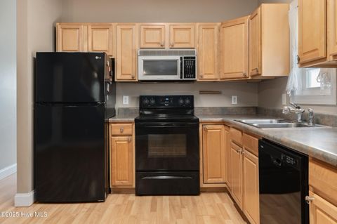 Single Family Residence in Carolina Beach NC 613 Raleigh Avenue 8.jpg
