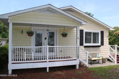 Single Family Residence in Carolina Beach NC 504 Greenville Avenue 2.jpg