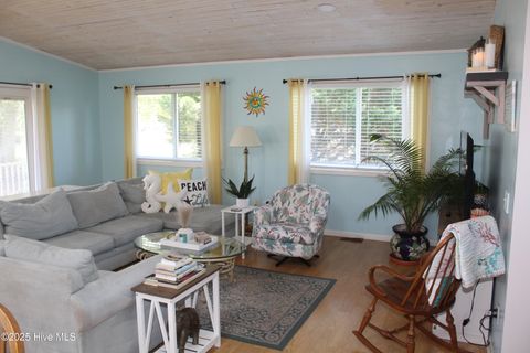 Single Family Residence in Carolina Beach NC 504 Greenville Avenue 7.jpg