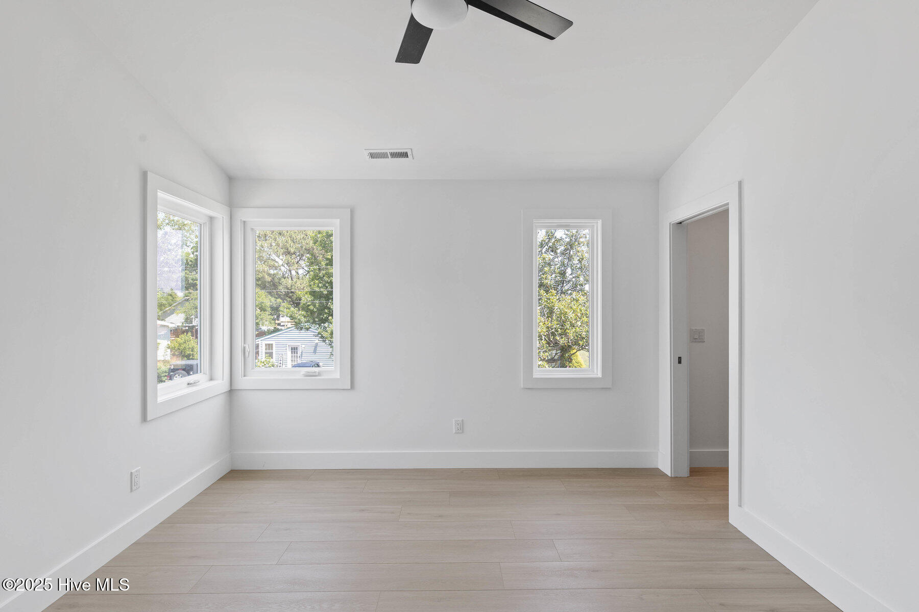 Single Family Residence in Carolina Beach NC 1100 S Sixth Street 23.jpg
