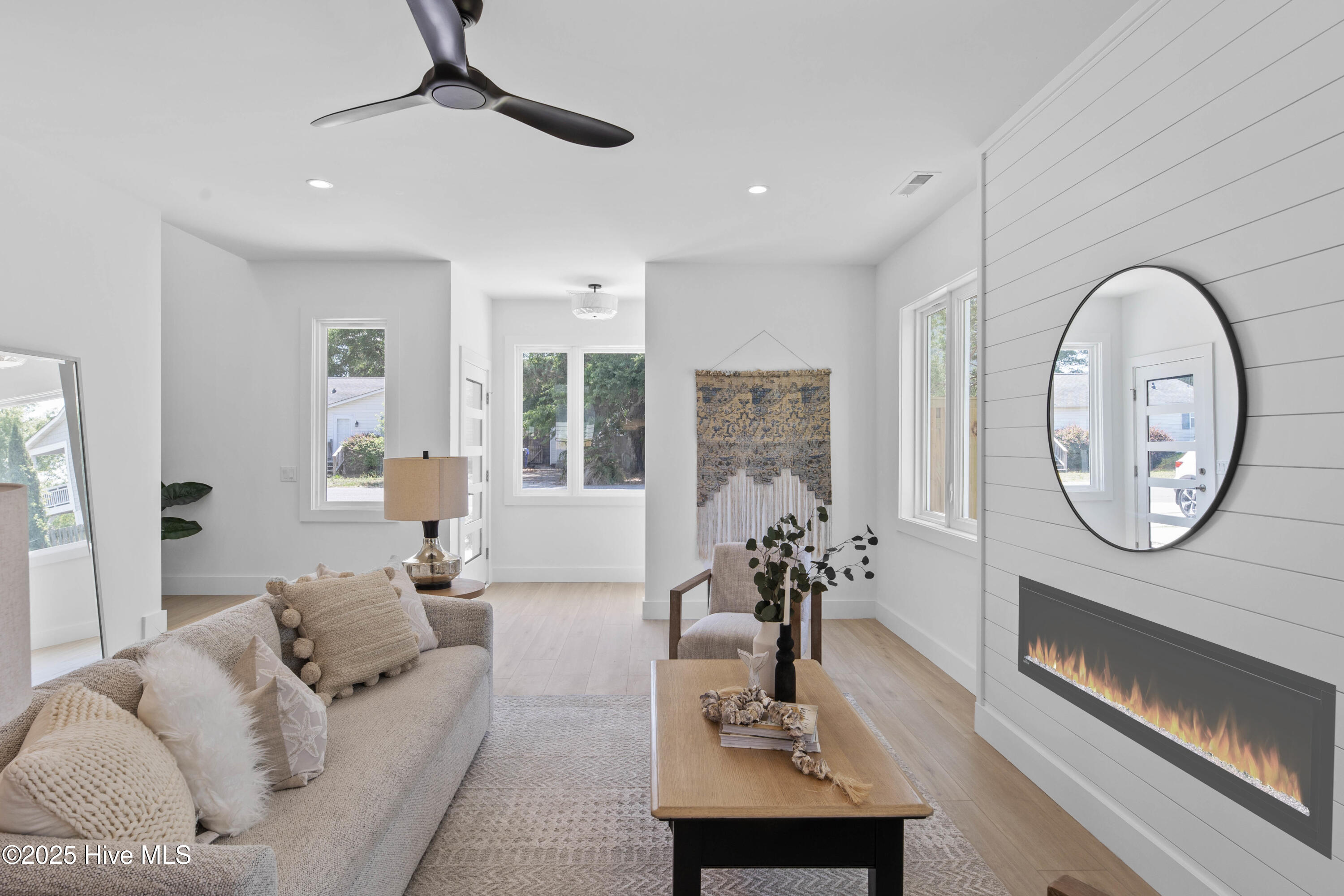 Single Family Residence in Carolina Beach NC 1100 S Sixth Street 3.jpg