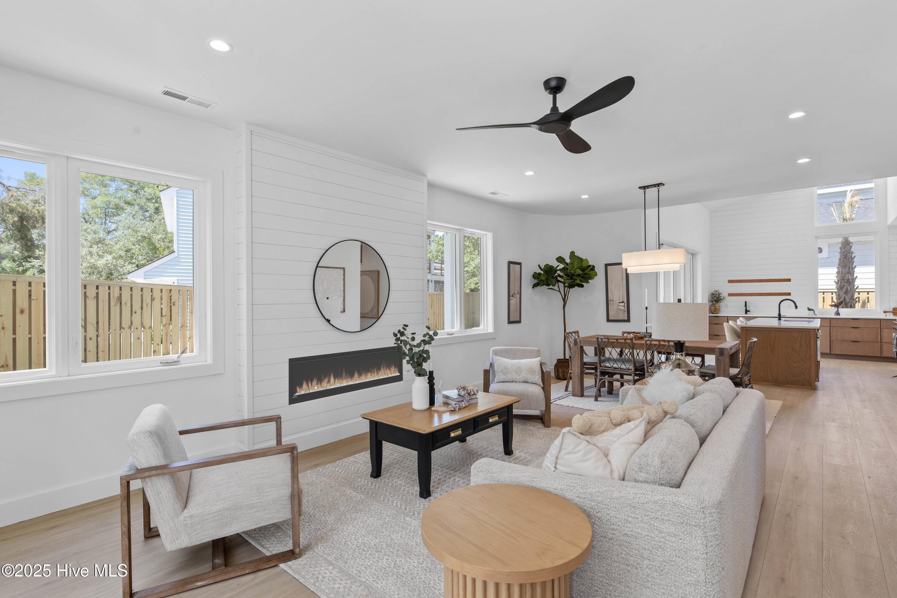 Single Family Residence in Carolina Beach NC 1100 S Sixth Street 2.jpg