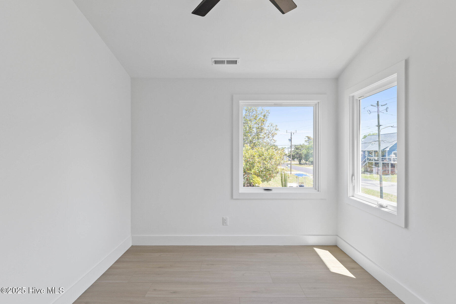 Single Family Residence in Carolina Beach NC 1100 S Sixth Street 32.jpg