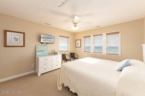 Single Family Residence in Holden Beach NC 887 Ocean Boulevard 17.jpg