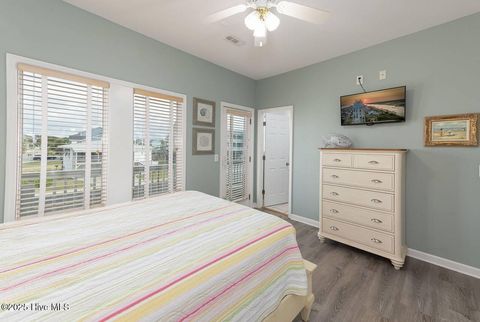 Single Family Residence in Holden Beach NC 887 Ocean Boulevard 29.jpg