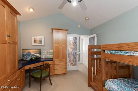 Single Family Residence in Holden Beach NC 887 Ocean Boulevard 18.jpg