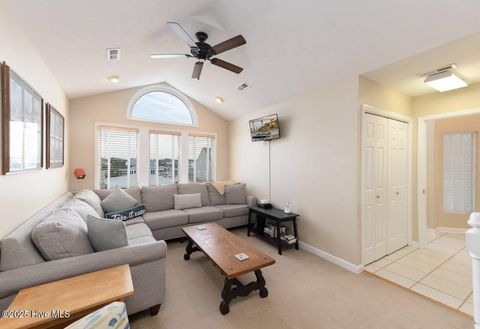 Single Family Residence in Holden Beach NC 887 Ocean Boulevard 21.jpg