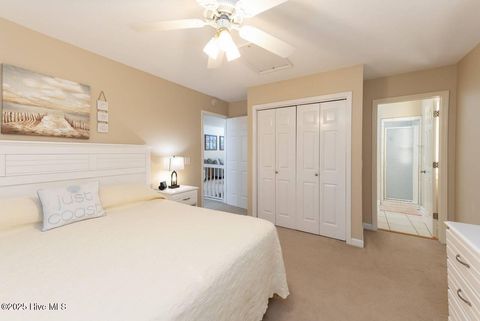 Single Family Residence in Holden Beach NC 887 Ocean Boulevard 22.jpg